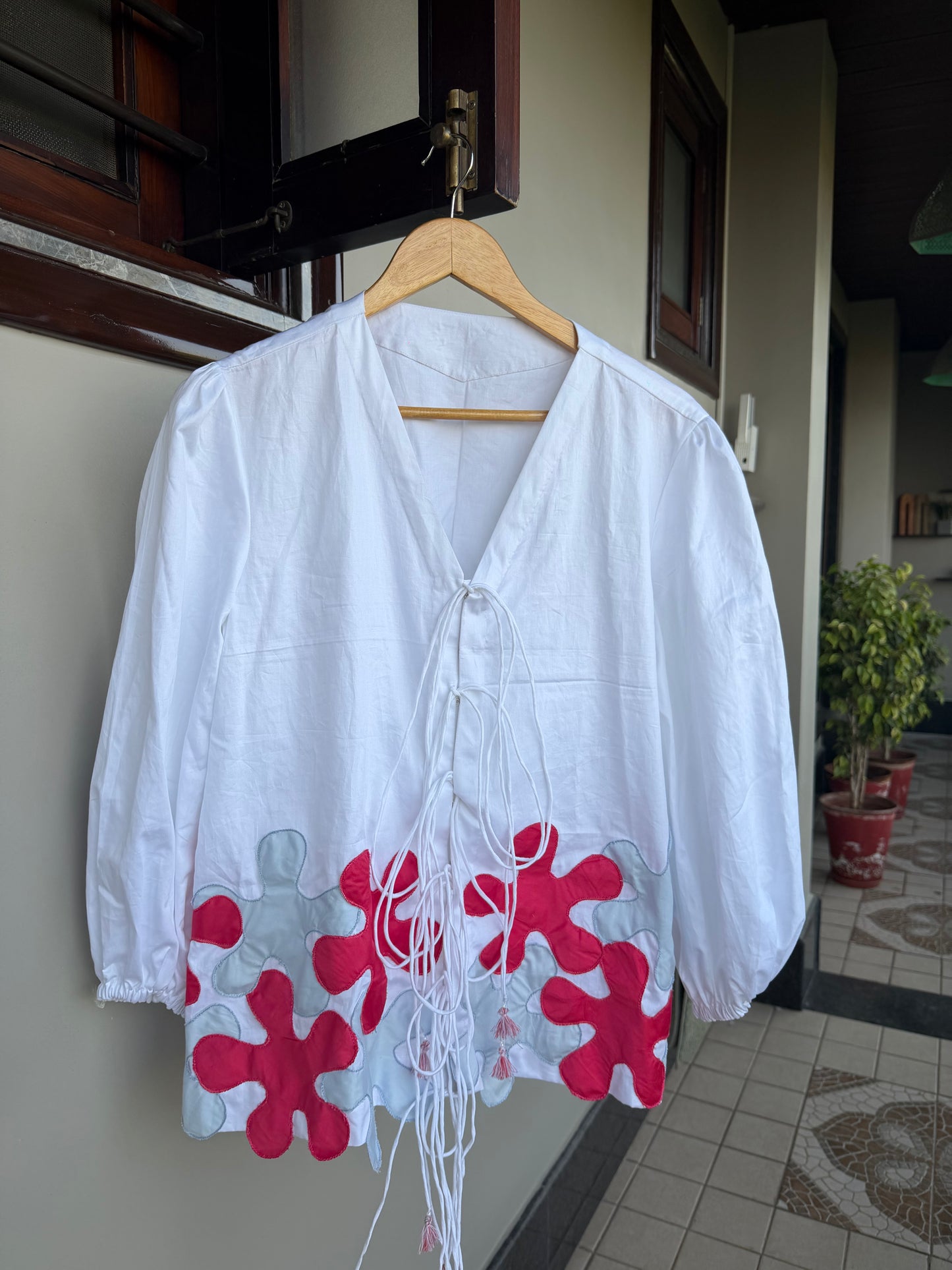 White flower patch top